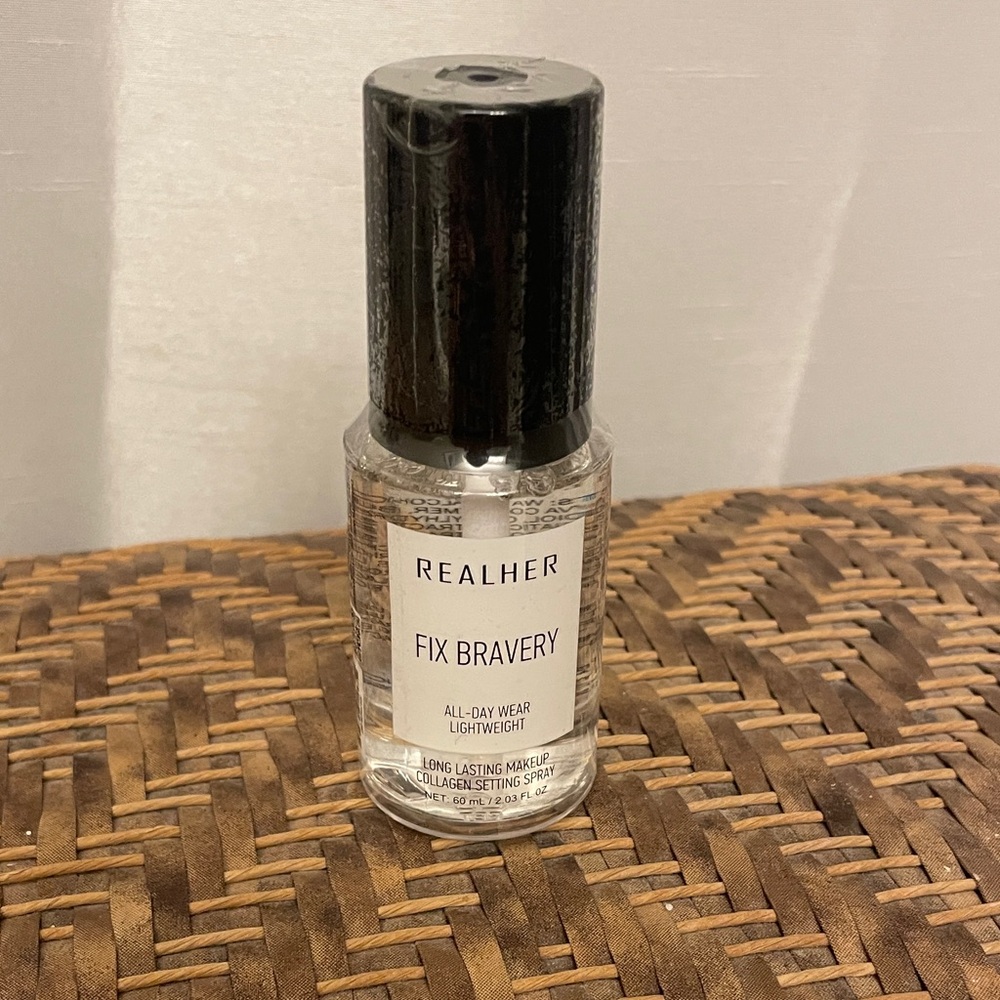 RealHer Fix Bravery Setting Spray - Transparent